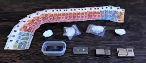 Giarre, dentro il reggiseno 4 involucri di cocaina: arrestati donna di Mascali e 52enne del posto