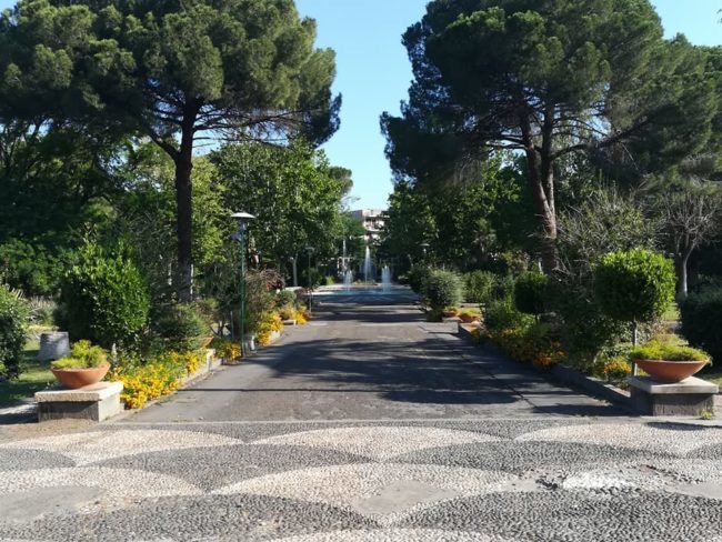 Paternò, da lunedì riapre la villa comunale: d’obbligo le mascherine e il distanziamento