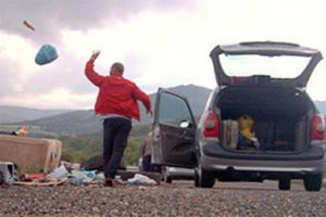 Biancavilla, le telecamere inchiodano gli sporcaccioni ‘spargi-rifiuti’: la differenziata tocca quota 70%