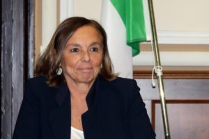 Migranti, Lamorgese: “Dalla Tunisia flussi incontrollati. Ho assicurato a Musumeci che siamo impegnati a sostenere la Sicilia”
