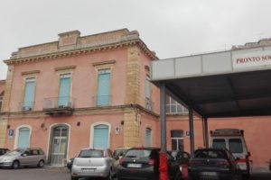 Bronte, emergenza anestesisti in ospedale: per carenza di medici salta la guardia attiva. Il sindaco: “Pronti a scendere in piazza e protestare”