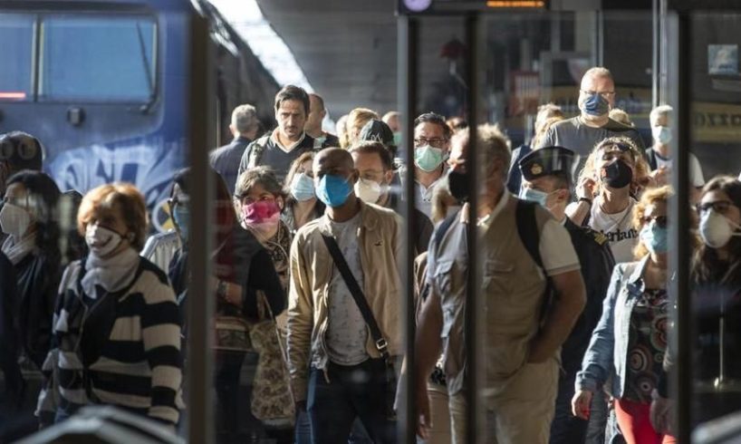 Coronavirus, torna il distanziamento sui treni: il dietrofront pesa sui conti delle compagnie