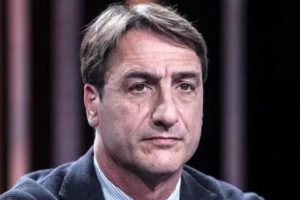 Sicilia, Fava trova la cravatta tagliata nell’ufficio dell’Ars: messaggio inquietante al presidente dell’Antimafia
