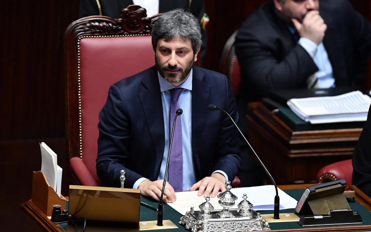 Bonus Covid, appello di Fico ai 5 deputati percettori: “Si scusino e rinuncino”