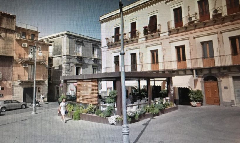 Adrano, il Caffè Europa annuncia: “Siamo covid free”. Allarme rientrato dopo tampone negativo di un dipendente