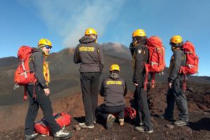 Etna, due escursionisti salvati dal Soccorso alpino della GdF: si erano avventurati in un'escursione verso Grotta del Gelo