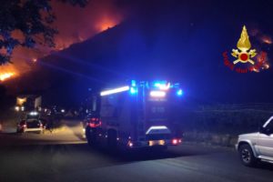 Trecastagni, vasto incendio sul Monte Gorna: accertamenti sulle origini del rogo
