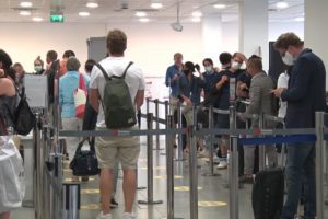 Catania, al via in aeroporto i controlli anti-Covid per i turisti che arrivano da Spagna, Grecia, Malta e Croazia