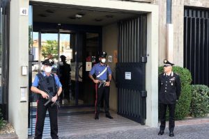 Catania, i Carabinieri della Banca d’Italia acciuffano ladro di un telefonino: è un 19enne di origini gambiane
