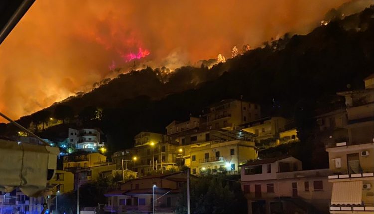 Incendi, Procura Palermo apre fascicolo su devastazione di Altofonte. Musumeci: “Grazie a chi ha lottato per spegnere le fiamme”