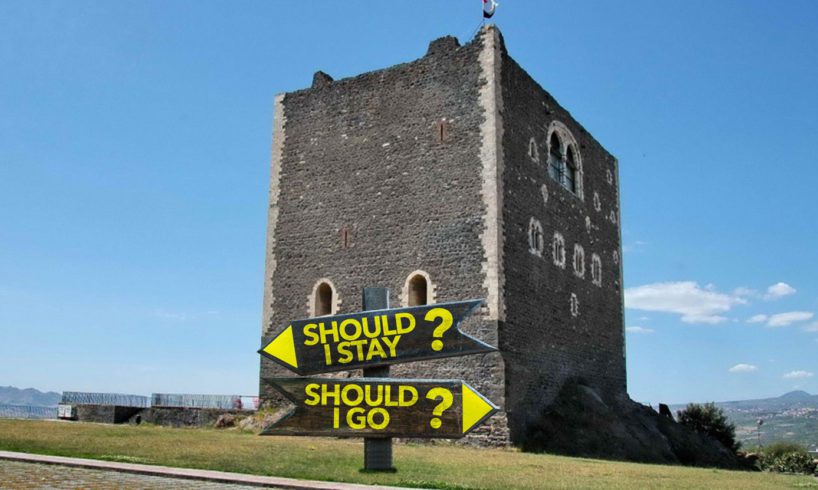 Paternò: 3 buoni motivi per restare o per andare via (si fa per dire) dalla città: i tramonti sull’acropoli e il nulla per i giovani