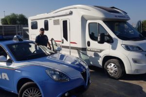 Catania, ritrovato il camper rubato alla Plaia a coppia bergamasca: grazie alla Polizia l’onore è salvo