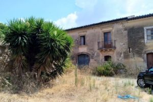 Masseria Bongiovanni, bene confiscato alla mafia che rientra fra gli immobili affidati in concessione gratuita per 20 anni, in questo caso alla Caritas diocesana, sarà ristrutturata con i fondi Pon legalità (oltre un milione e 300 mila euro).