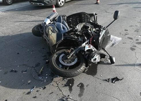 Belpasso, incidente a Piano tavola tra uno scooter e un’auto: ferito il centaruo