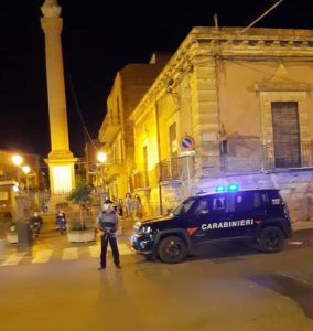 Palagonia, slot machine e ‘sala fumo’ in un pub: a Scordia sanzioni anti-Covid a bar
