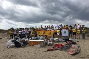Catania, Legambiente ripulisce l’Oasi del Simeto: raccolti 400 kg di rifiuti dai volontari