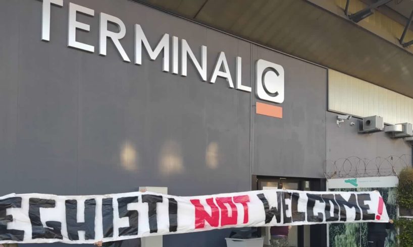 Catania, all’aeroporto spunta lo striscione “Leghisti not welcome”: il 3 ottobre iniziative anti-Salvini preparano