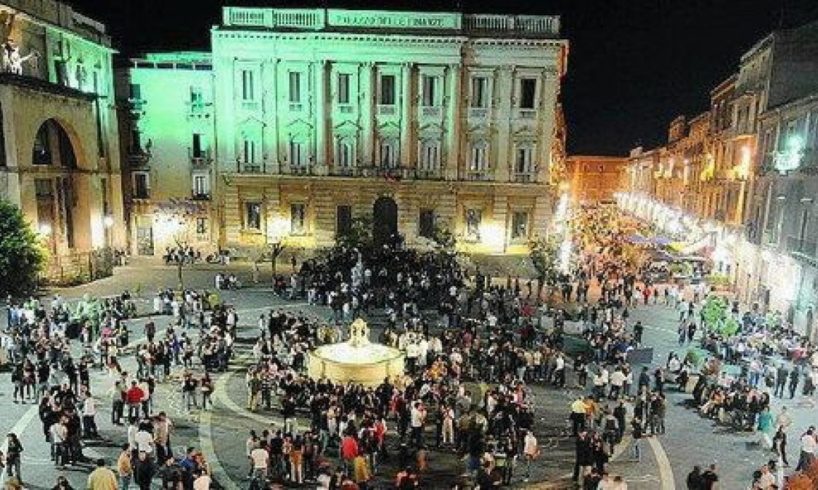 Catania, la Prefettura studia il piano anti-Covid: Comune pronto a vietare alcolici dopo le 23