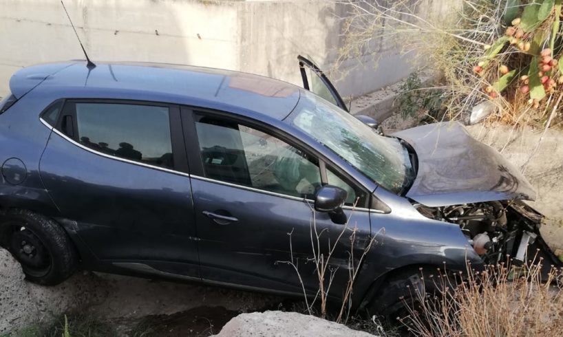 Ramacca, muore guardia giurata 55enne sulla statale Catania-Gela: auto sbanda e finisce in un canalone