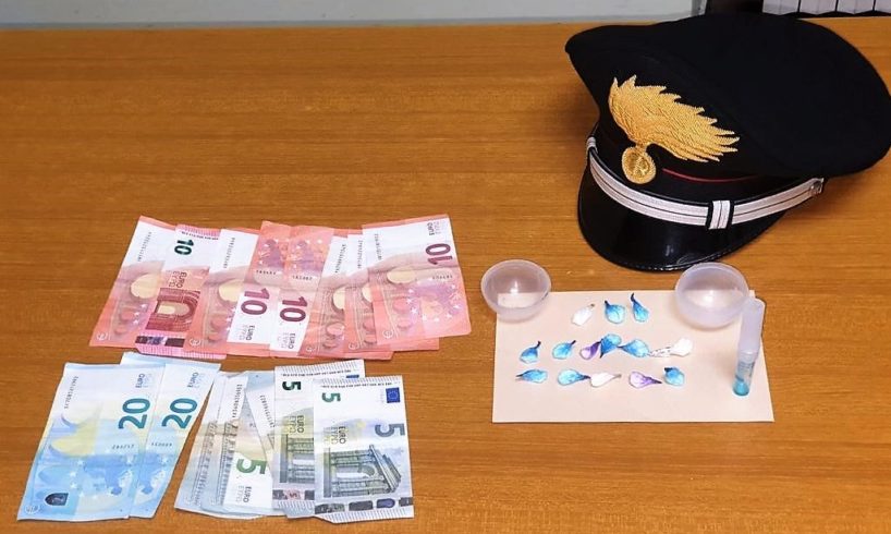Ramacca, false generalità ai militari per evitare l’arresto: 18enne nascondeva dosi di cocaina negli slip