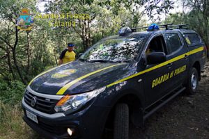 Nicolosi, trovano i funghi ma smarriscono la strada: 2 ‘cercatori’ soccorsi dai finanzieri del soccorso alpino