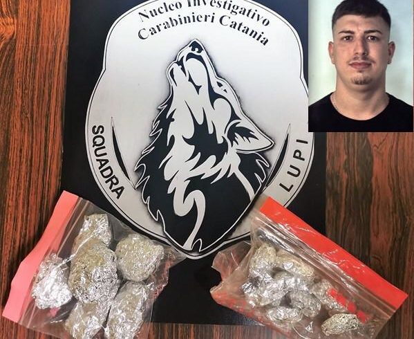 Catania, giovane pusher consegnava droga con bici elettrica: ora è ai domiciliari