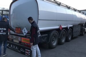 Frode e contrabbando, sequestri a 3 società per alterazione prodotti energetici: una ha sede a Misterbianco