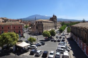 Ad Adrano 39 positivi, 10 in ospedale: 72 a Caltagirone, 43 a Gravina di Catania. Vertice forze dell’ordine a Belpasso