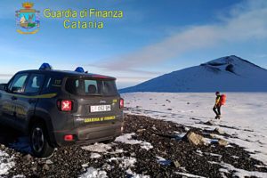 Catania, Soccorso alpino GdF denuncia 14 guide: “Violano disposizioni di sicurezza per turisti”