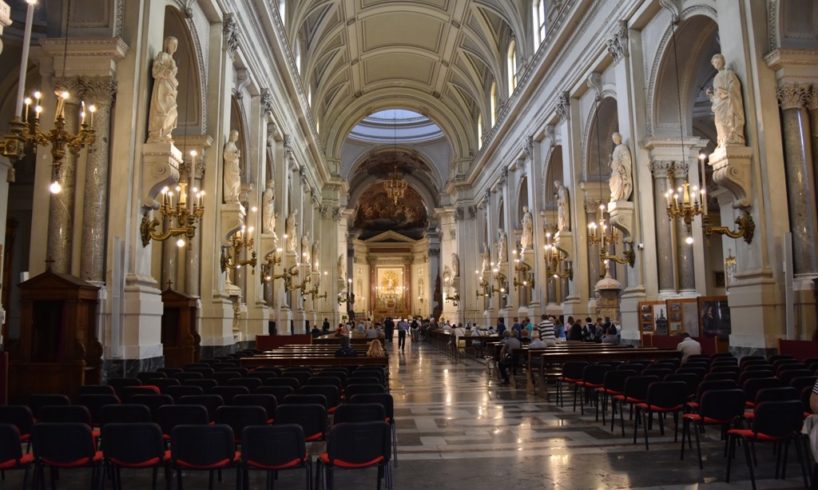 Covid, M5S chiede ad Arcivescovo di Palermo di sospendere le messe: “Per alcune settimane”