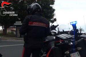 Gravina di Catania, assume per finta mafioso per fargli avere i domiciliari: arrestato 63enne