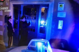 Aci S. Antonio, arrestato il titolare della ‘casa di riposo degli orrori’: la struttura è stata sequestrata (VIDEO)