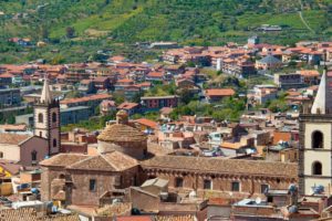 Bronte, 400 positivi e 645 in isolamento: muore anziana di Maletto in casa di riposo A Nicolosi 59 contagiati