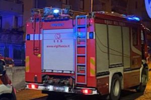 S. M. di Licodia, incendio in un alloggio popolare di via Paolo VI: indagano i Carabinieri