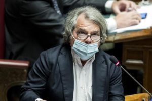 Scostamento, le lacrime di Brunetta sul voto unanime in Parlamento: “La politica ha fatto una scelta etica”