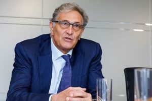 Covid, Rasi (ex Ema): “I dati del vaccino sono numeri da bar sport. Le aziende parlano ma non hanno trasmesso nulla”