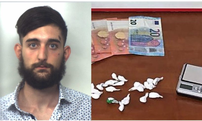 Acireale, sorpreso in auto mentre cede dose di cocaina: arrestato 20enne di Aci Catena