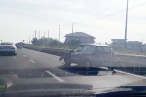 Belpasso, Fiat Brava si schianta su guard-rail sulla SS.121: non grave il ferito