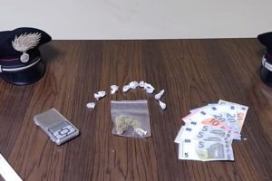 Ramacca, pusher 25enne riceve in casa il cliente: arrestato in flagranza