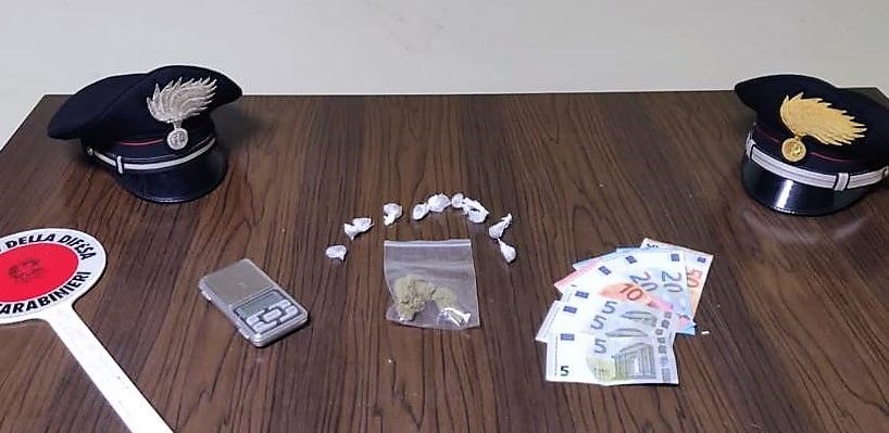 Ramacca, pusher 25enne riceve in casa il cliente: arrestato in flagranza