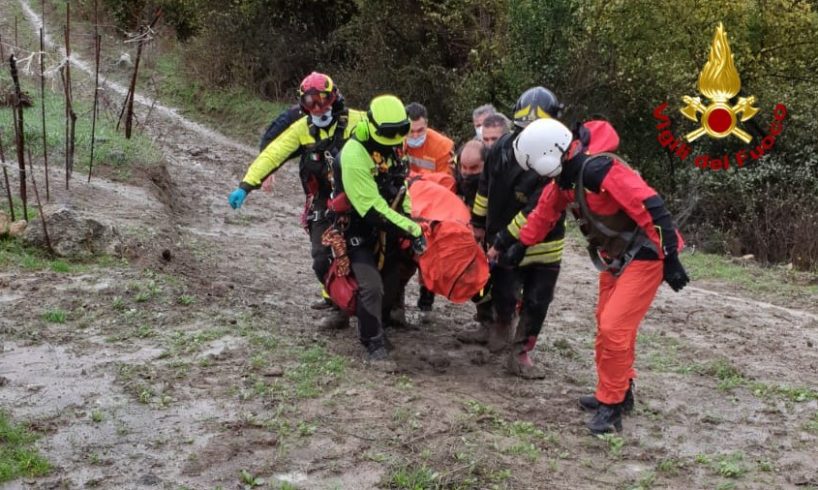 Tra Mineo e Grammichele elicottero dei Vigili del Fuoco mette in salvo occupanti di un’auto