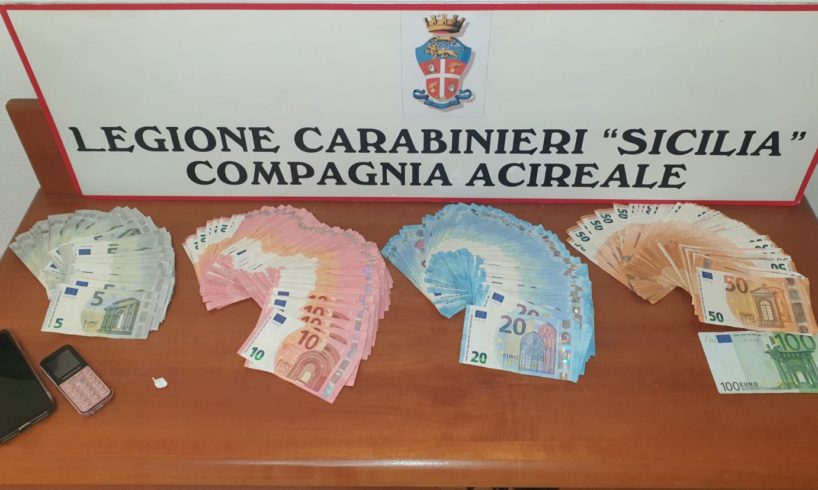 Aci Catena, in casa aveva cocaina e 6100 euro in contanti: denunciato disoccupato 26enne