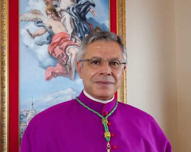 Adrano, “Il Canto del Natale” del Vescovo Schillaci per gli auguri ai fedeli: “Viviamo una realtà in carne e ossa” (LEGGI IL MESSAGGIO)