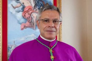 Adrano, “Il Canto del Natale” del Vescovo Schillaci per gli auguri ai fedeli: “Viviamo una realtà in carne e ossa” (LEGGI IL MESSAGGIO)