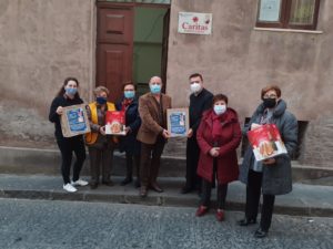 Natale: dal Lions Club pacchi dono per Adrano, Bronte e Biancavilla: 50 regali a parrocchie e Caritas 