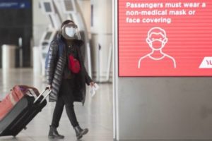 Le persone che si trovano nel territorio della provincia di Catania e che nei quattordici giorni antecedenti l’ordinanza del Ministero della Salute del 20 dicembre hanno soggiornato o transitato nel Regno Unito, anche se asintomatiche, sono obbligate a comunicare l’avvenuto ingresso sul territorio della Città metropolitana di Catania all’Ufficio del Commissario per l’emergenza Covid, contattando il numero verde 800.954414.