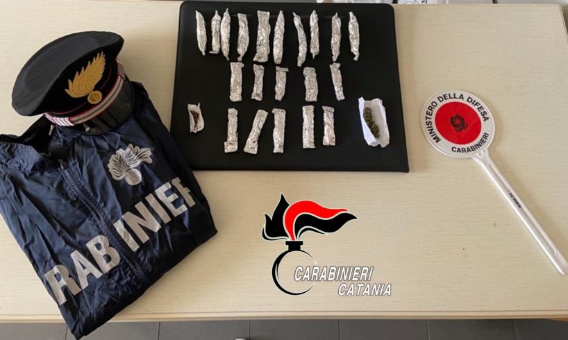 Randazzo, in auto con la droga nascosta sotto la maglietta: arrestati una 22enne e un 21enne, deferito un minore