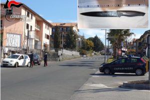 Bronte, la sera di Natale sfregia il volto a un uomo con un coltello: arrestato 59enne