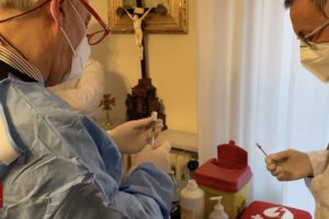 V-Day, donna di 93 anni tra i neo vaccinati: 30 dosi alla Rsa ‘Buon Pastore’ di Palermo