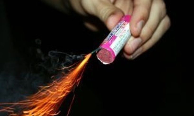 Botti di fine anno, 6 feriti nel Catanese: 57enne rischia l’occhio destro